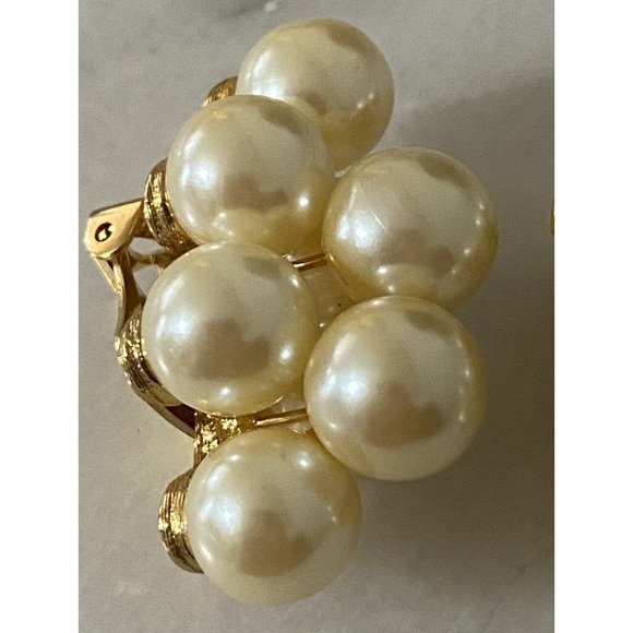 Vintage Estate Earrings Clip On Cluster Faux Pearls Gold Tone Clip On - Picture 4 of 12